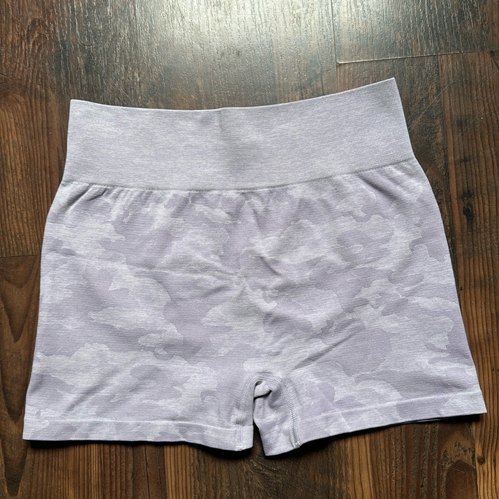 SEAMLESS HIGH WAISTED GYM SHORTS